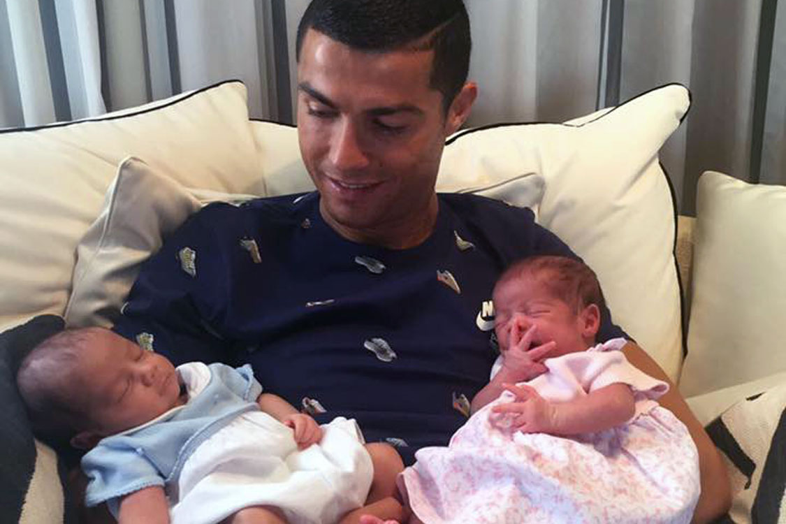 A primeira foto dos gémeos do Cristiano Ronaldo
