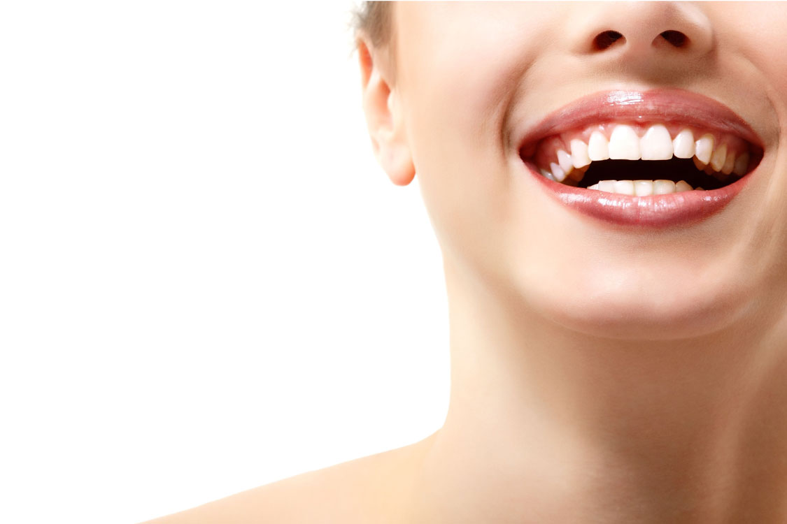 As 5 formas de branquear os seus dentes sem gastar dinheiro