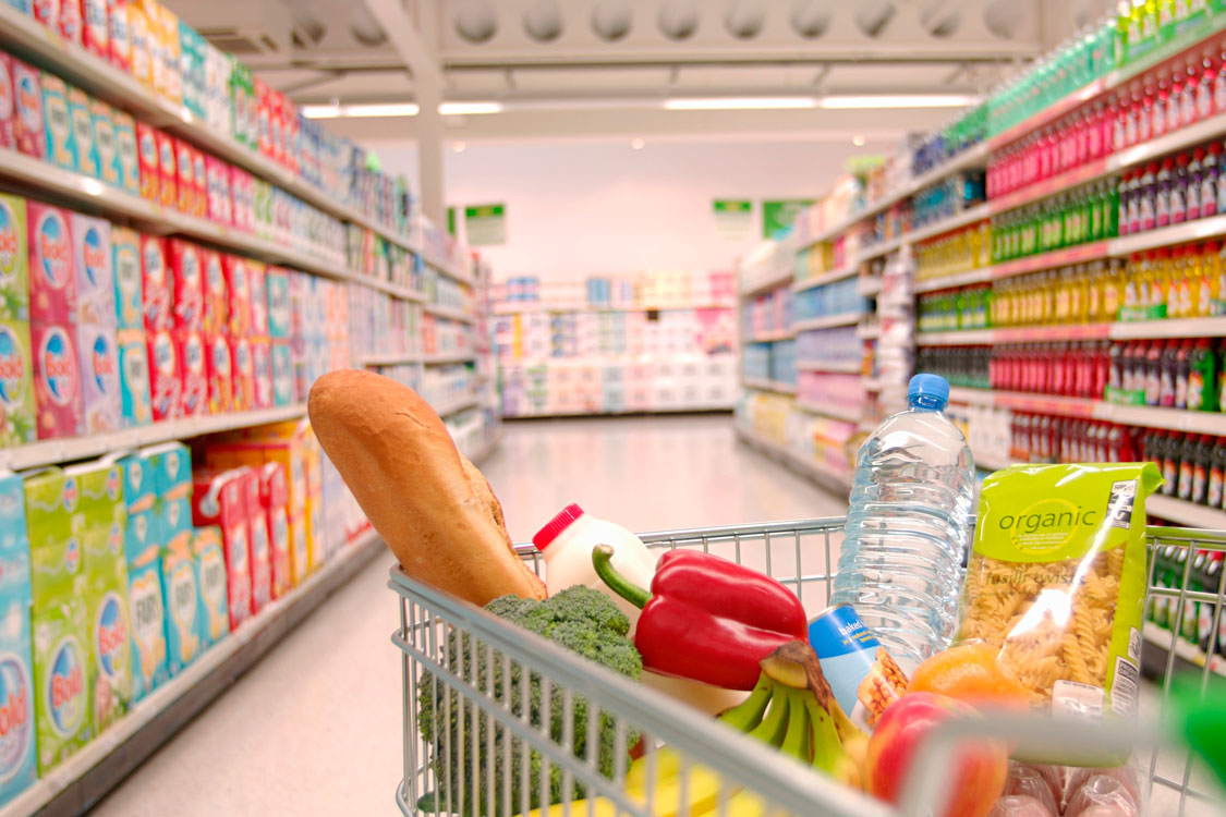 Mantenha o foco no supermercado, não fuja à dieta