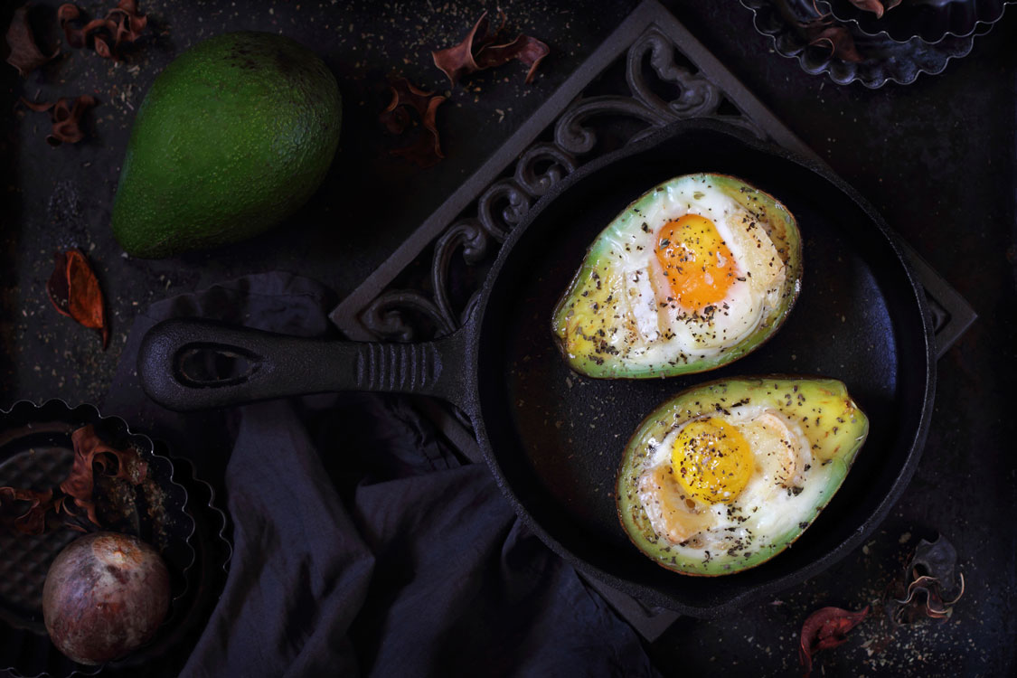 Abacate assado com ovo