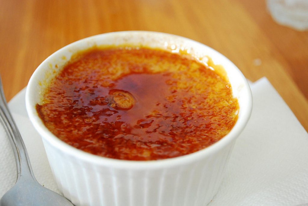 Receita de crème brulée só com 3 ingredientes!