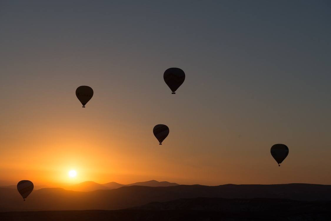 Quer viver uma experiência inesquecível? Que tal andar de balão na Capadócia?