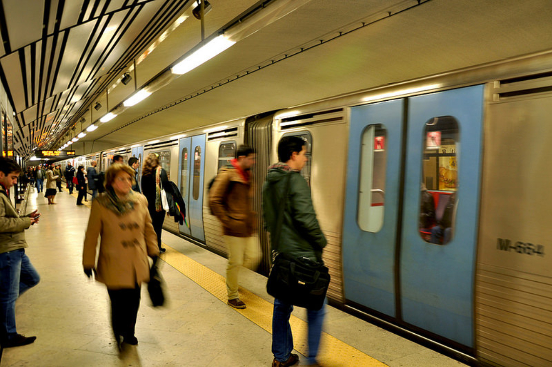 Boas notícias! Metro de Lisboa vai ter comboios com intervalos inferiores a 4 minutos!