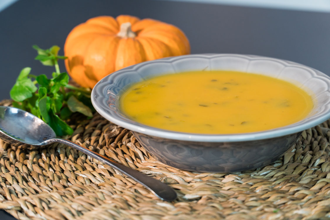 Receita de sopa de agrião e abóbora sem batata para o Halloween!