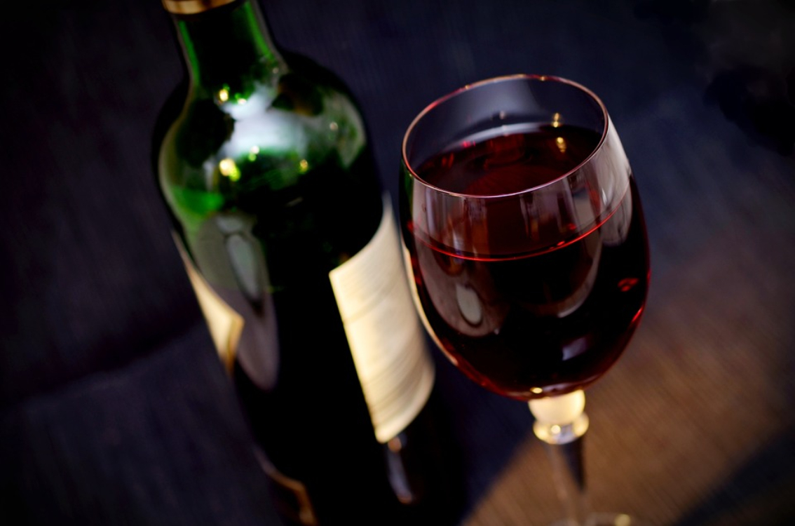 Beber vinho antes de dormir ajuda a emagrecer!