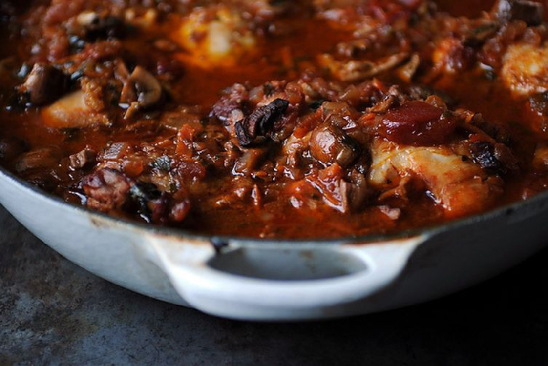 Faça a receita do delicioso frango à caçadora sem nenhum trabalho