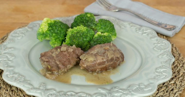 Bochechas de porco com brócolos: derrete-se na boca!