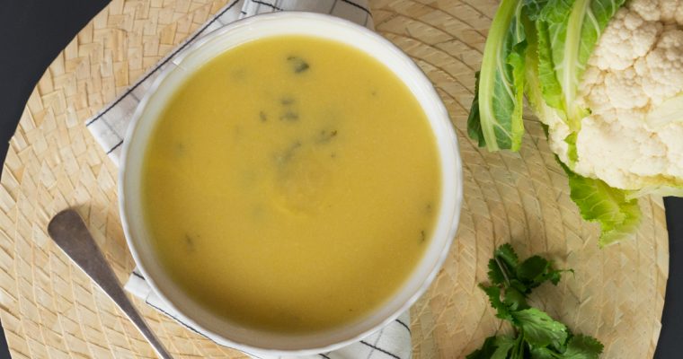 Creme de couve-flor, coentros e gengibre: uma sopa deliciosa!