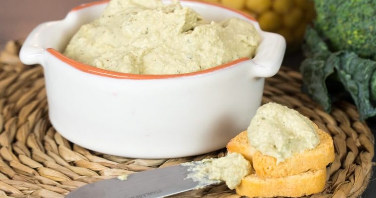 Húmus com brócolos: um paté saudável para os seus snacks!