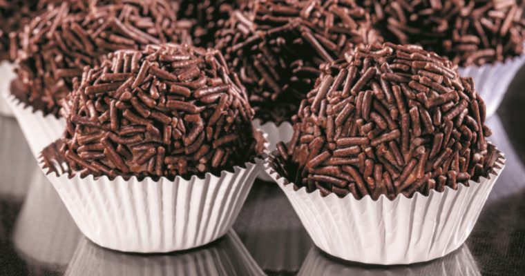 Brigadeiro: um doce de chocolate para agradar, no Dia do Pai!