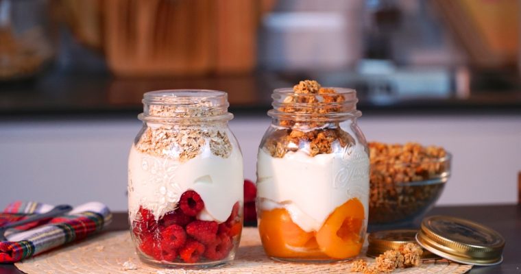 Iogurte com frutas e cereais: é ideal para um lanche saudável!
