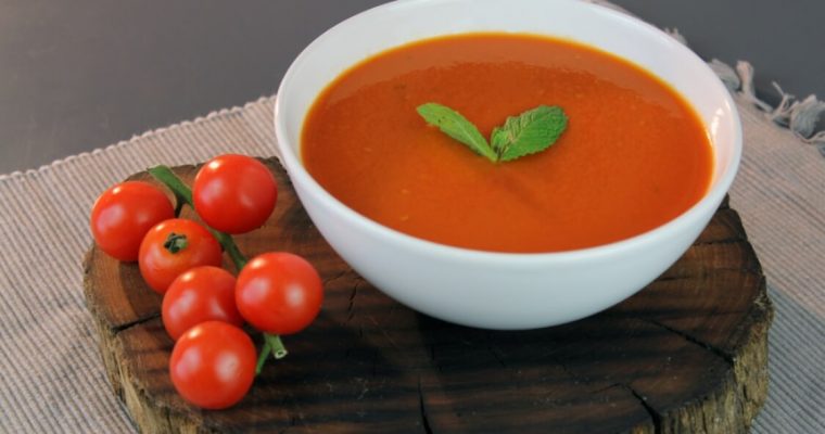 Sopa de tomate e hortelã: para quem é fã de uma boa sopa!