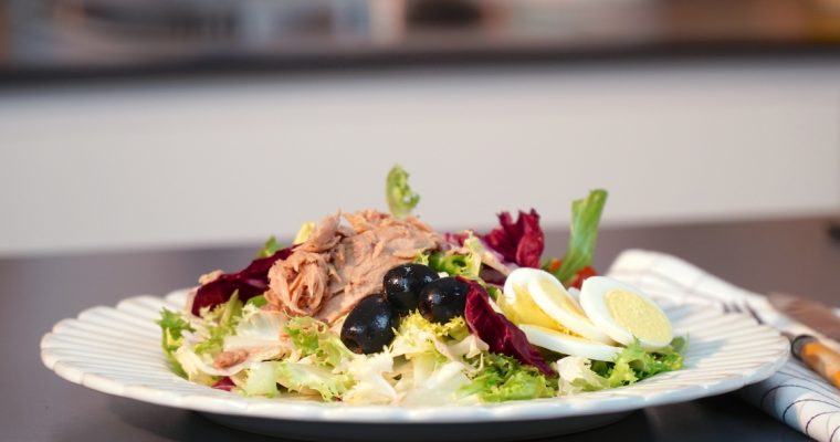 Salada de atum: uma ótima receita para levar para a praia!