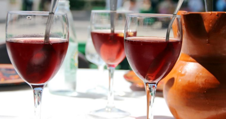 Sangria: uma bebida perfeita para acompanhar um petisco português!