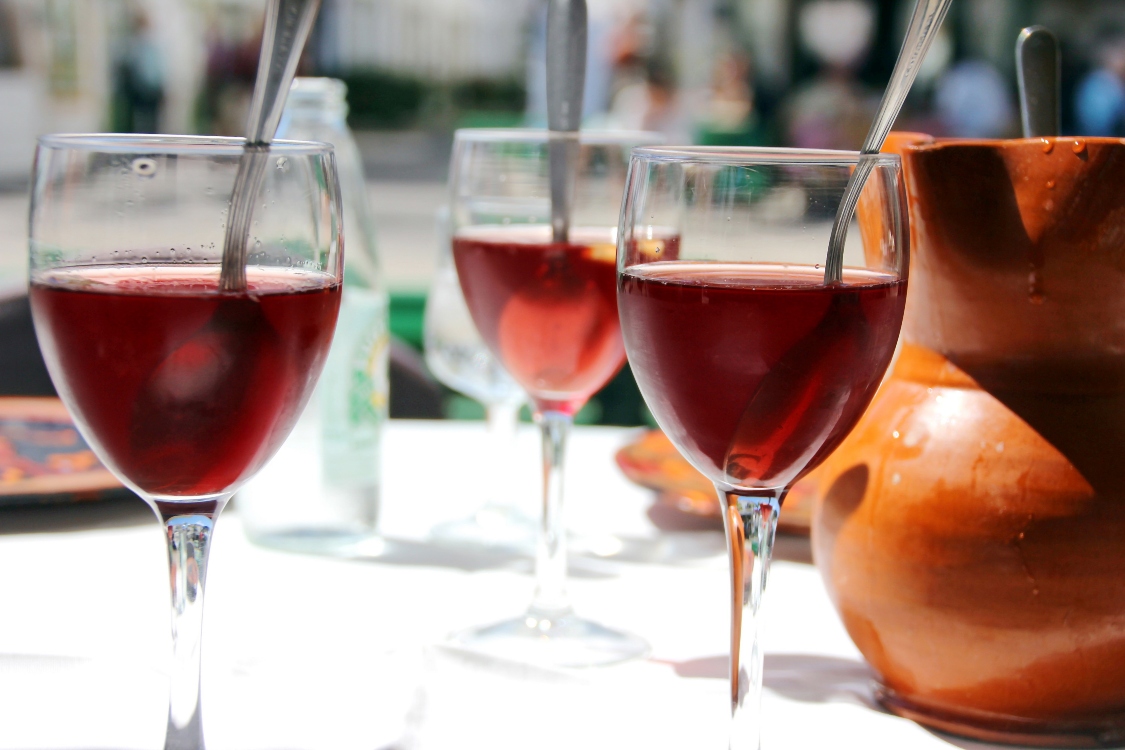 Sangria: uma bebida perfeita para acompanhar um petisco português!