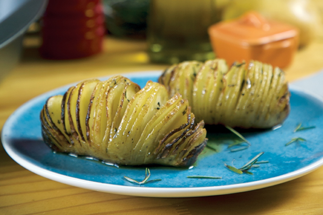 Batata Hasselback: tem um nome difícil de dizer… mas é saboroso de comer!