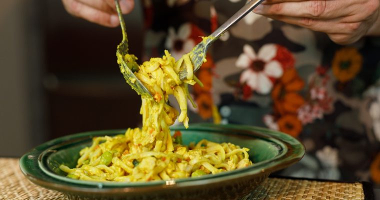 Linguini de frango com molho de coco: mais simples não podia ser!