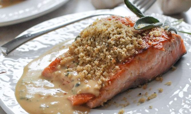 SALMÃO COM MOLHO AVELUDADO