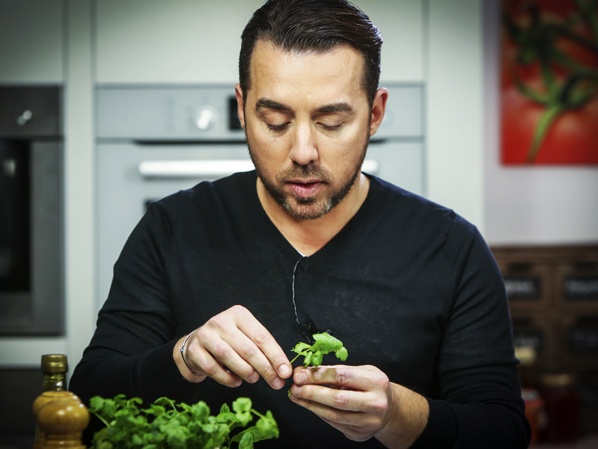 BACALHAU À BRÁS COM MUITA SALSA