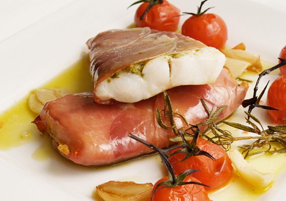 PESCADA NO FORNO COM PRESUNTO