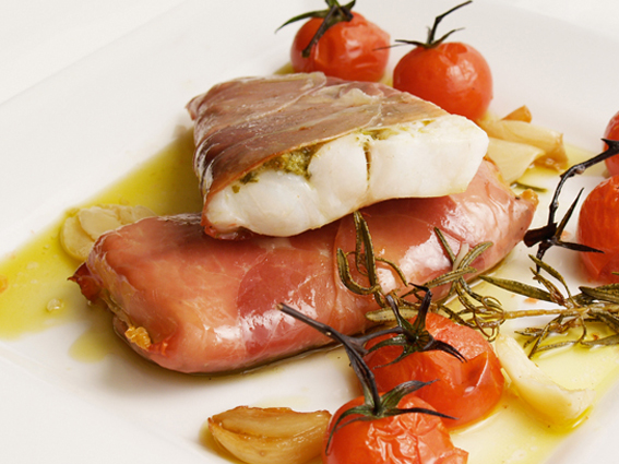 PESCADA NO FORNO COM PRESUNTO