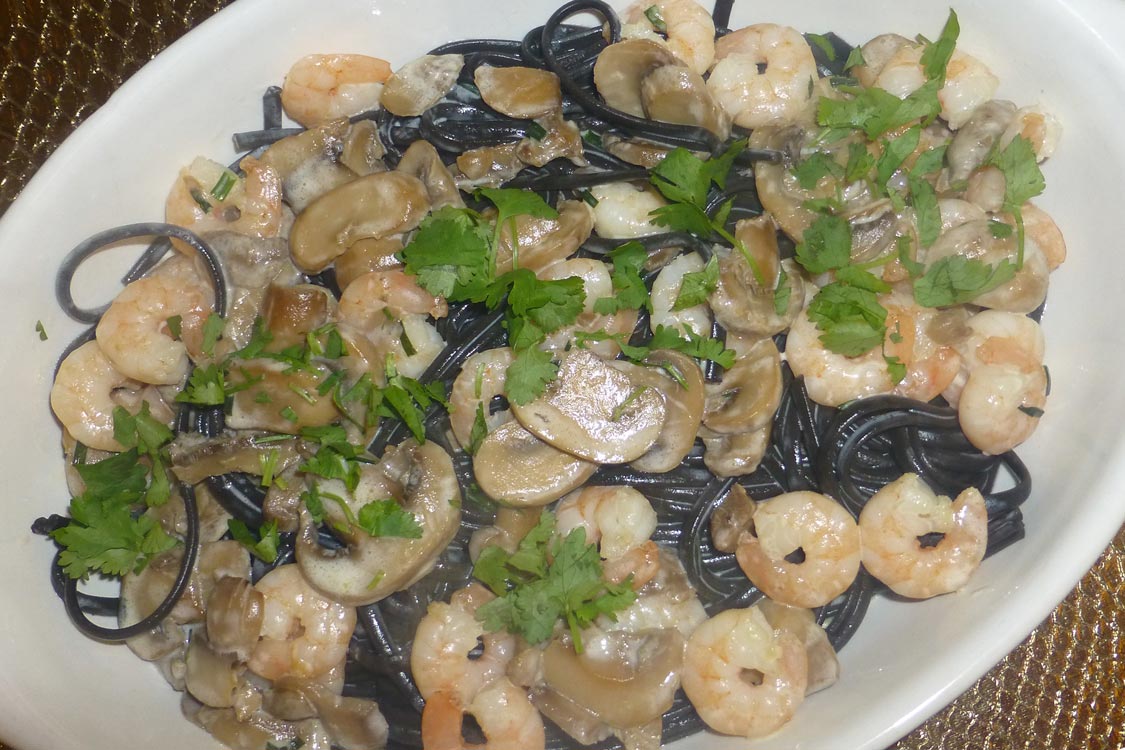 Camarões com esparguete à moda da Isabel Angelino