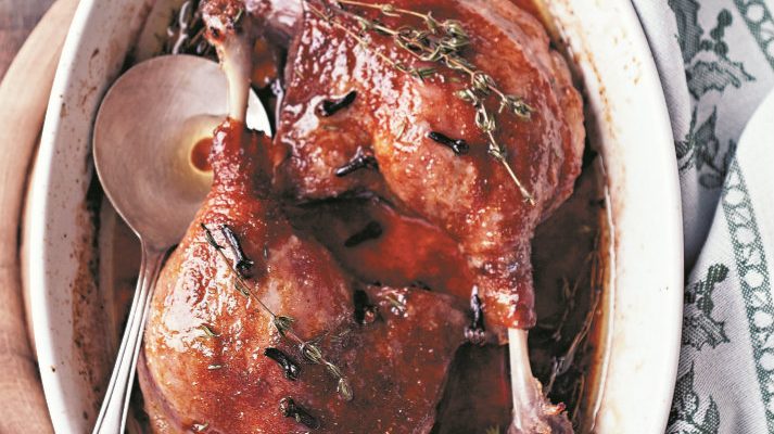 Simples e suculento: perna de pato com cravinho