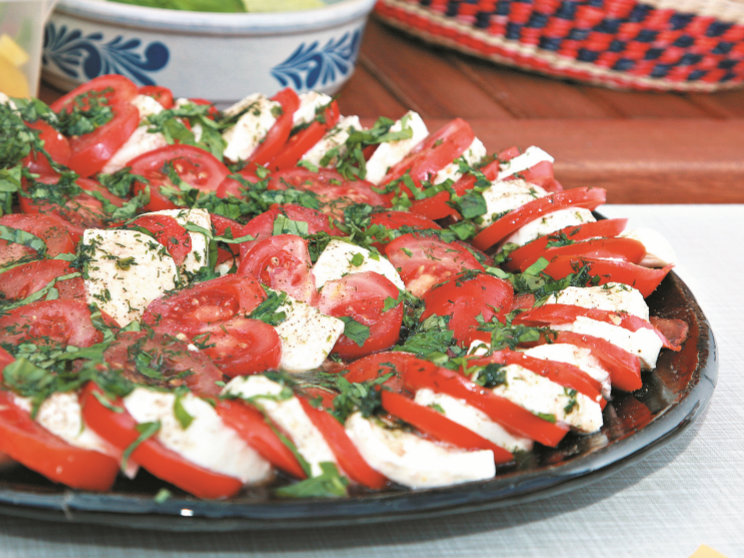 Salada de mozzarella e tomate