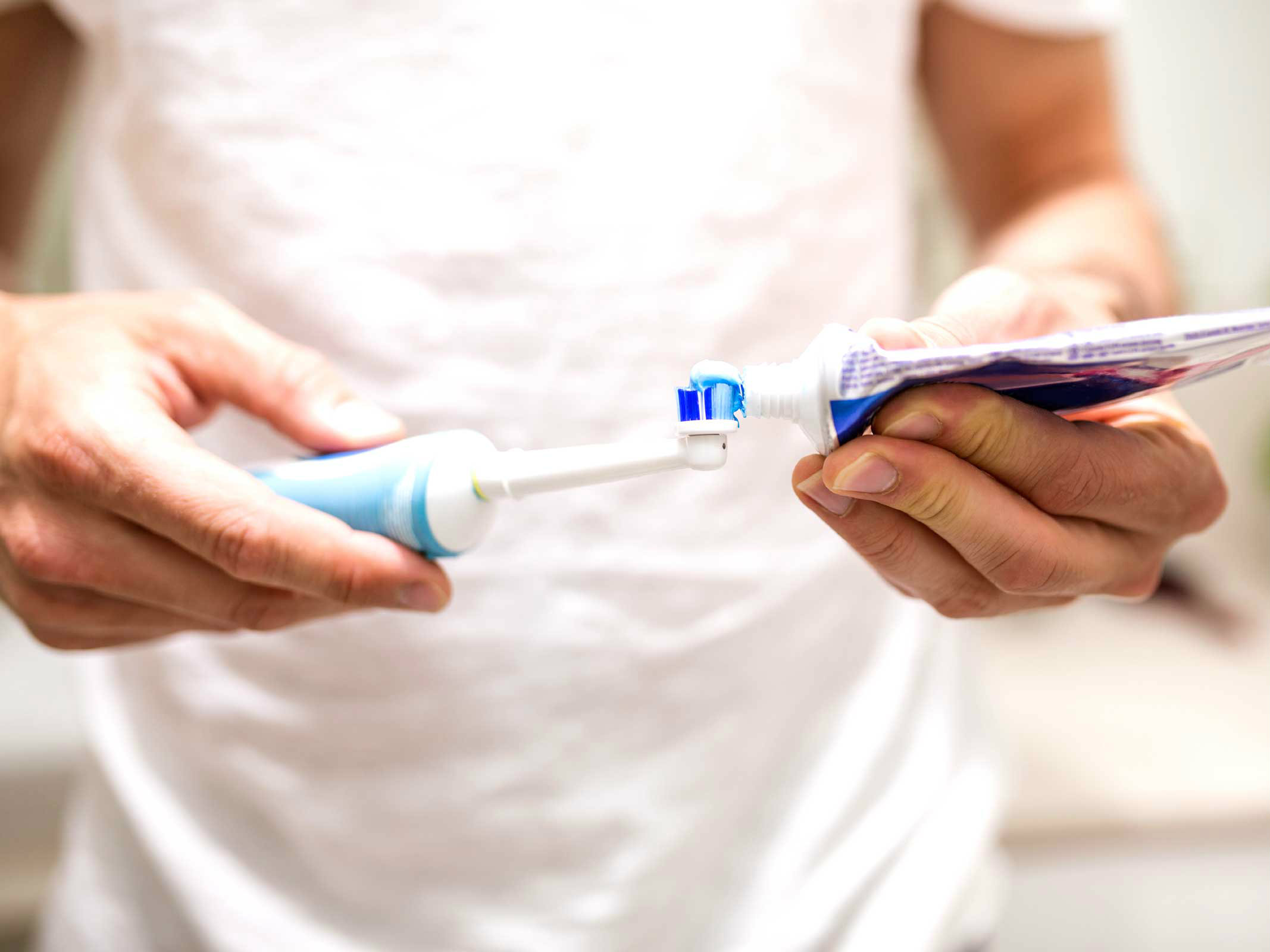 Que quantidade de pasta de dentes devemos aplicar?