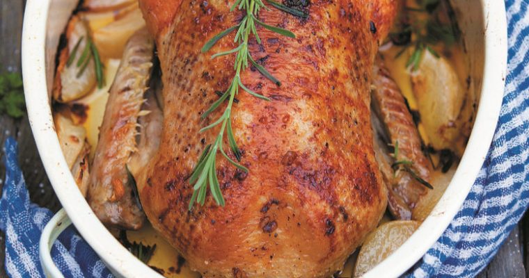 Pato assado com pera e rosmaninho