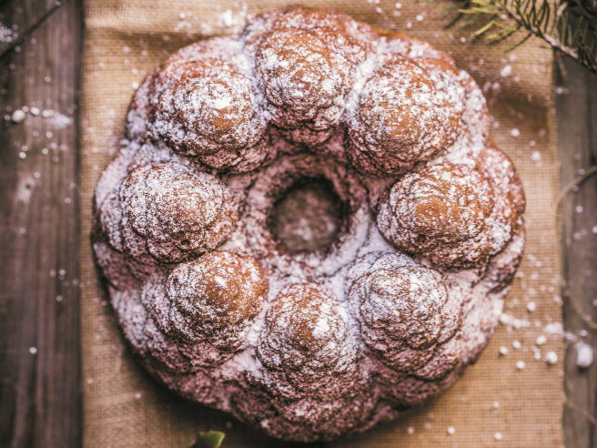 Bolo de banana com chocolate e canela
