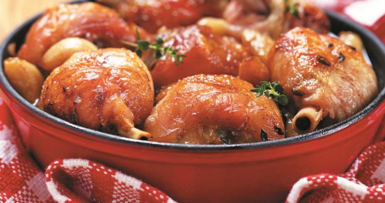 Frango assado com alho fácil e saboroso