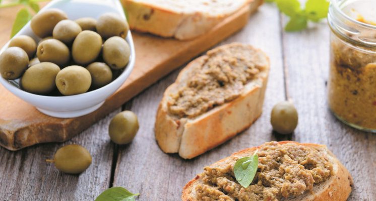 Para entrada: paté de azeitona verde