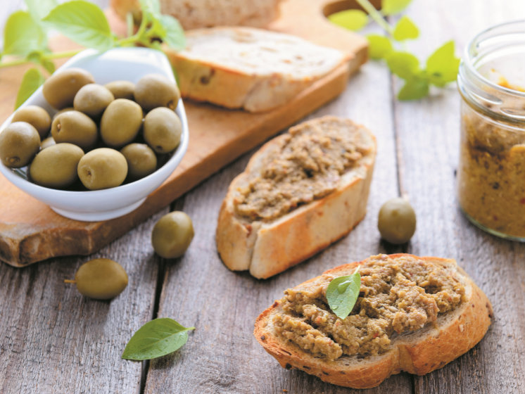 Para entrada: paté de azeitona verde