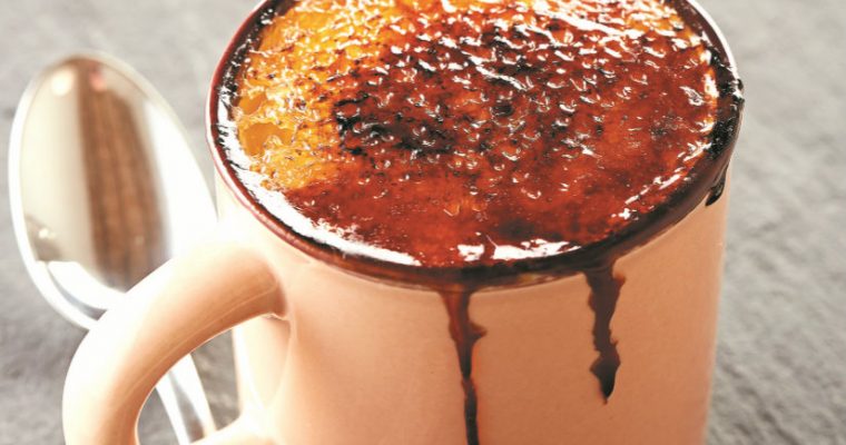 A receita de crème brulée francês
