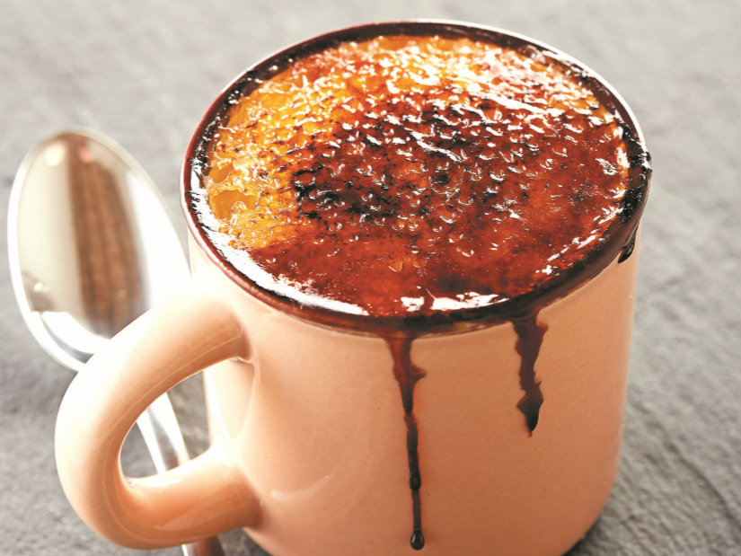 A receita de crème brulée francês