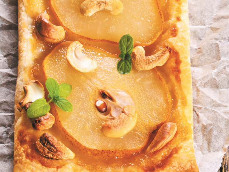 Doce e saboroso: folhado de pera e caju