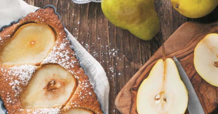 Delicioso e original: bolo de pera com amêndoa