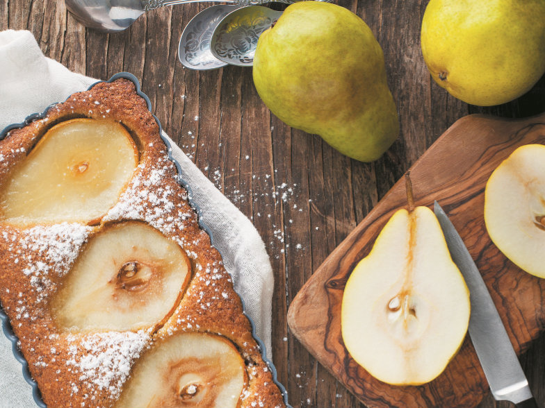 Delicioso e original: bolo de pera com amêndoa