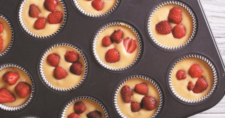 Para fazer um brilharete: bolinhos de morango