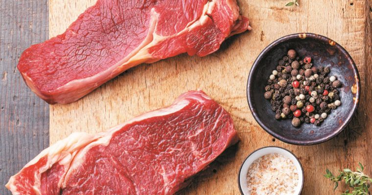 Carne grelhada: bife 4 pimentas