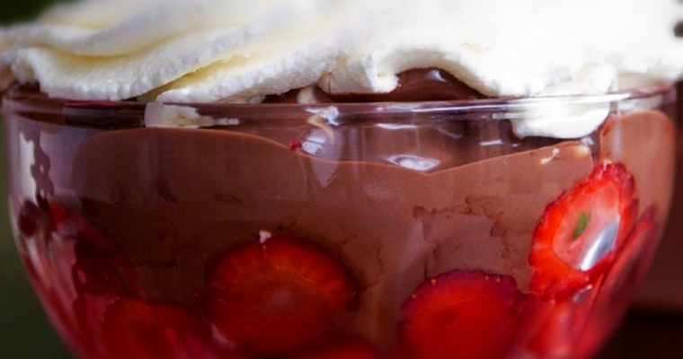 Mousse de chocolate com morango