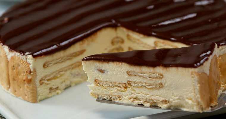 Bolo fresco de bolacha e chocolate