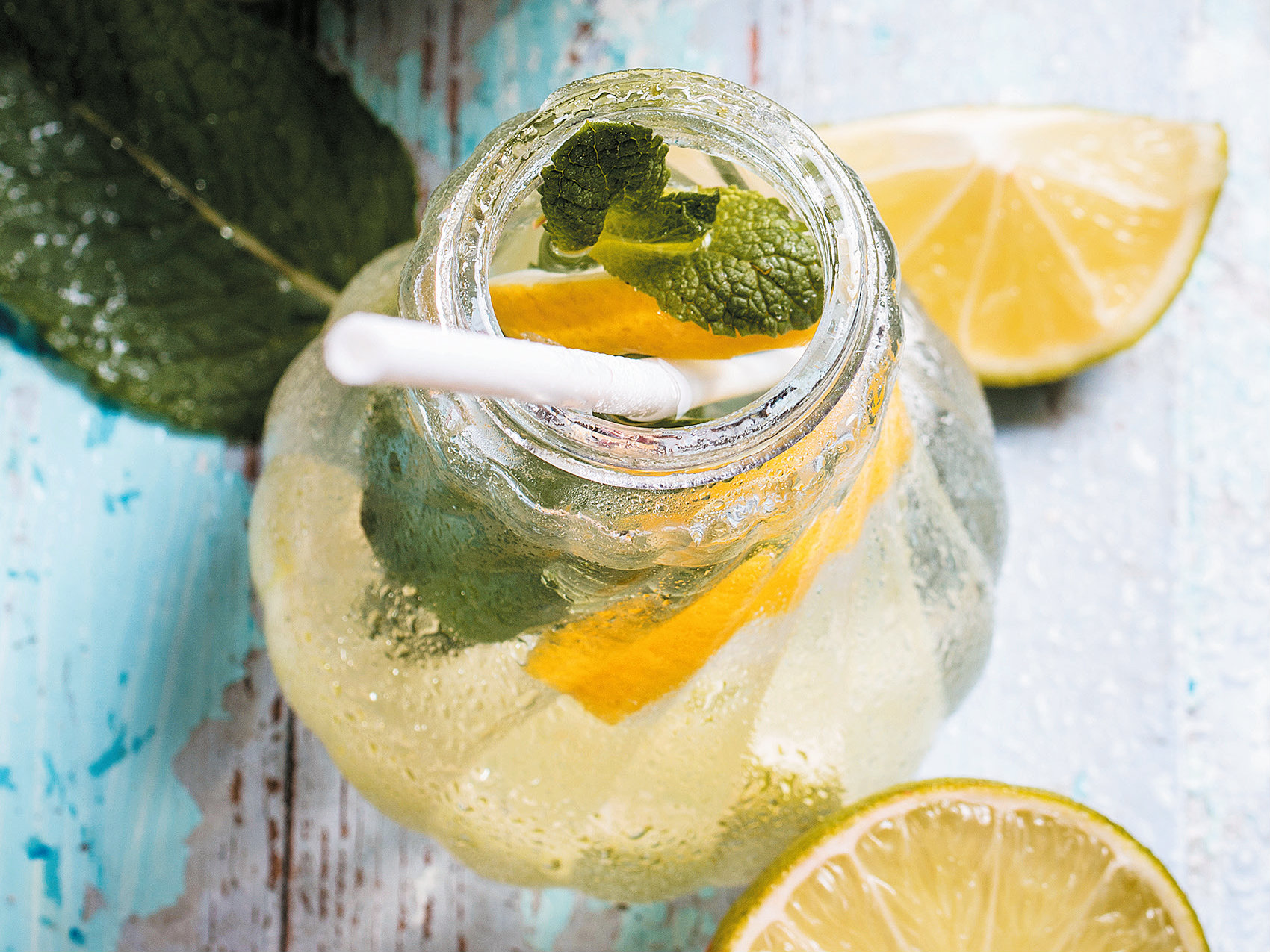 Refresco de lima, limão e hortelã