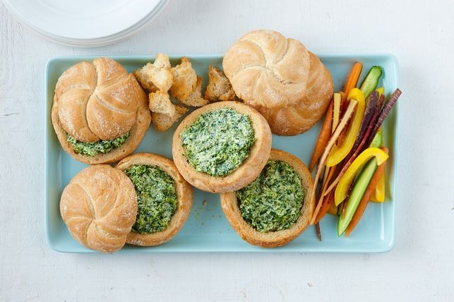 Pãezinhos recheados com creme de espinafres e queijo