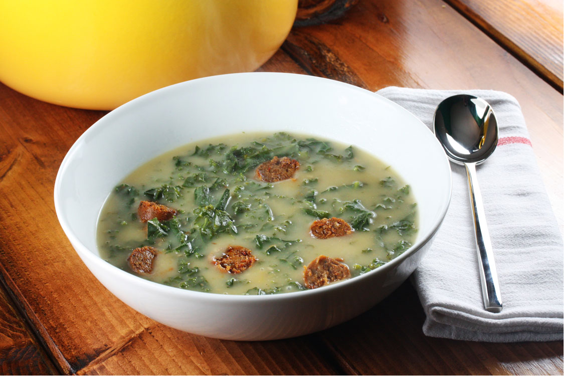 “Caldo verde, verdinho a fumegar na tigela”