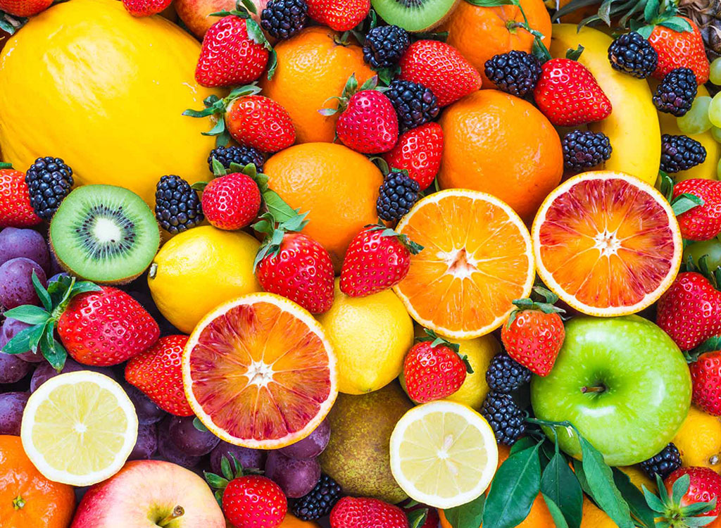 Conheça as 5 melhores frutas para comer na praia