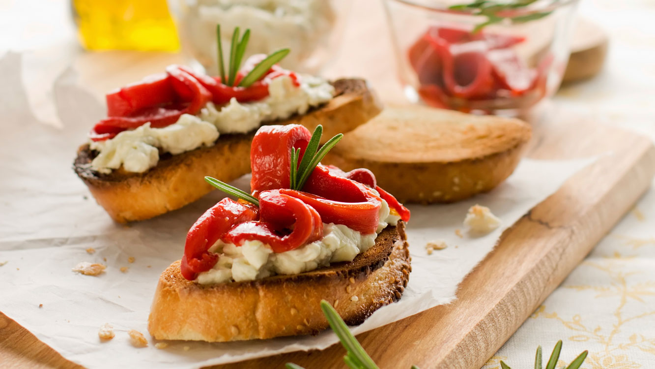 Bruschettas de mozarela e pimento: de chorar por mais!