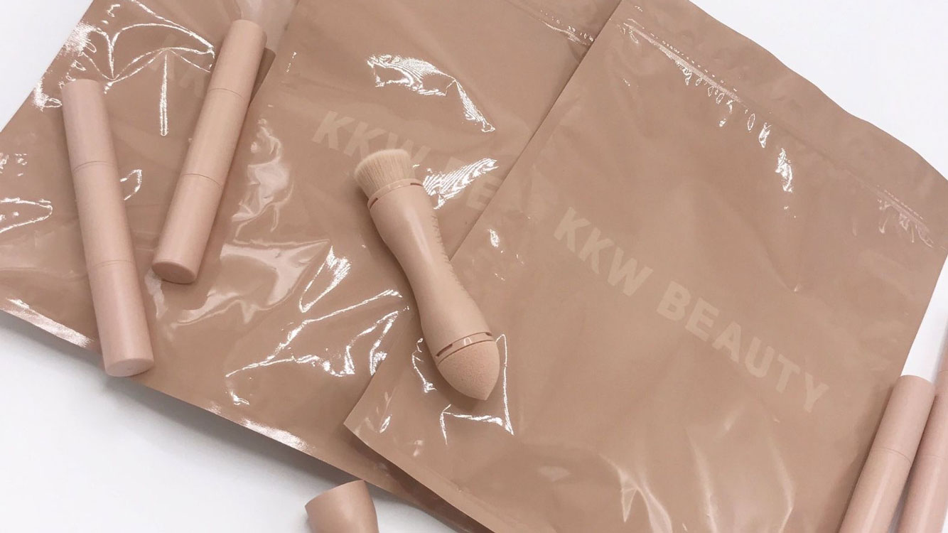 Kim Kardashian ensina a fazer contorno de rosto