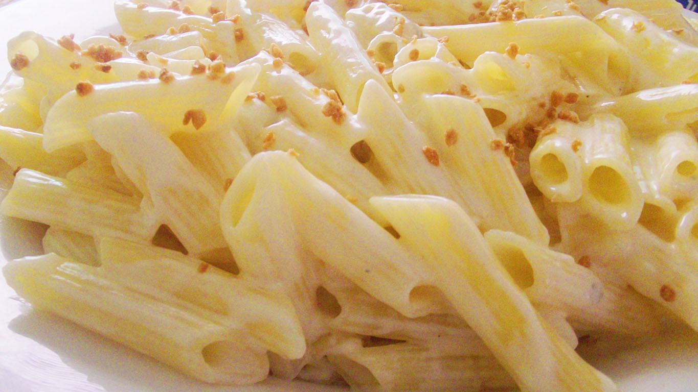 Macarrão com requeijão e maionese